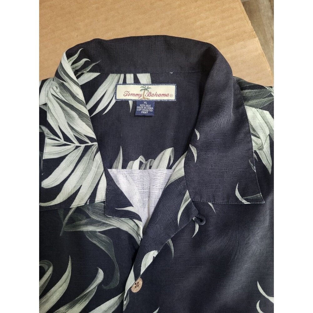 Tommy Bahama Men's XL Silk Tropical Palm Resort Button Up Shirt Travel Hawaiian - Picture 6 of 6